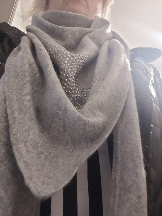 Chusta wełniana z domieszką kaszmiru firmy cassani