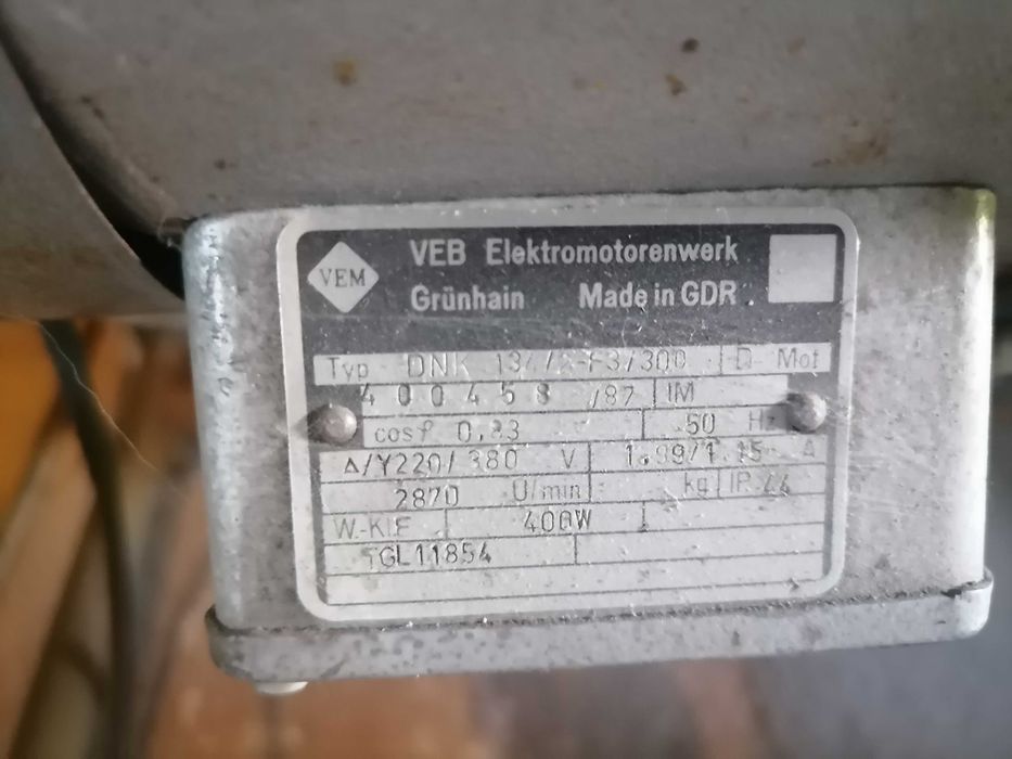 Stara maszyna do szycia MINERVA ze stołem