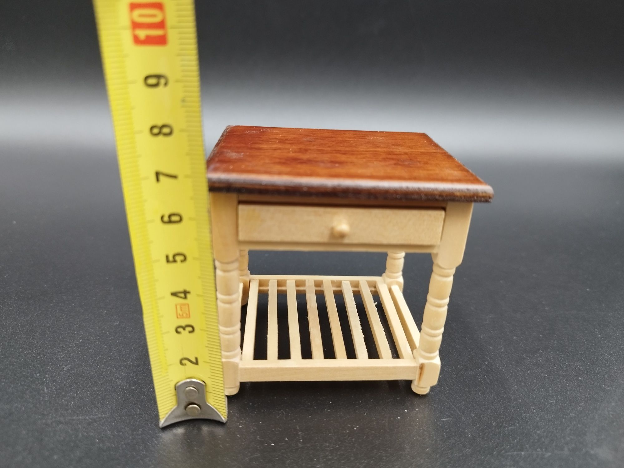 Mini mebelki stolik z jedną szuflą skala 1:12