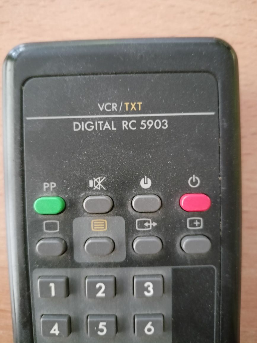 Stary pilot Philips do telewizora TV VCR TXT Digital RC 5903