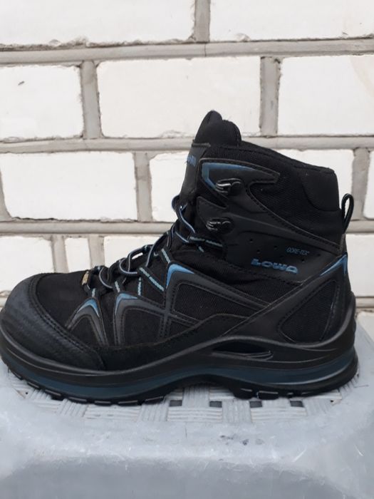 Lowa кроссовки ботинки оригинальные раз 40