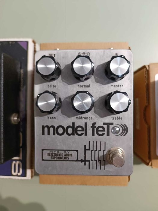 Mooer Radar, Octaver, Wampler SLOstortion, ZVex Fuzzolo, EAE model feT