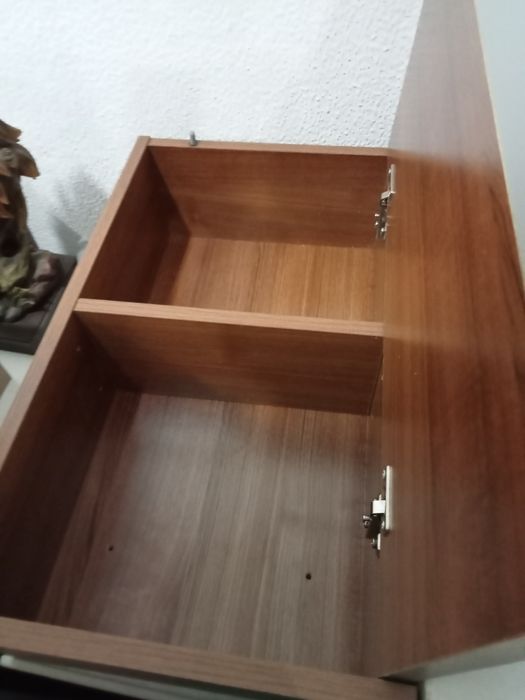 Vende se armários de arrumação casa de banho