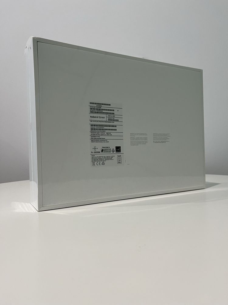 Nowy MacBook Air M2 13.6' 16/256GB Starlight