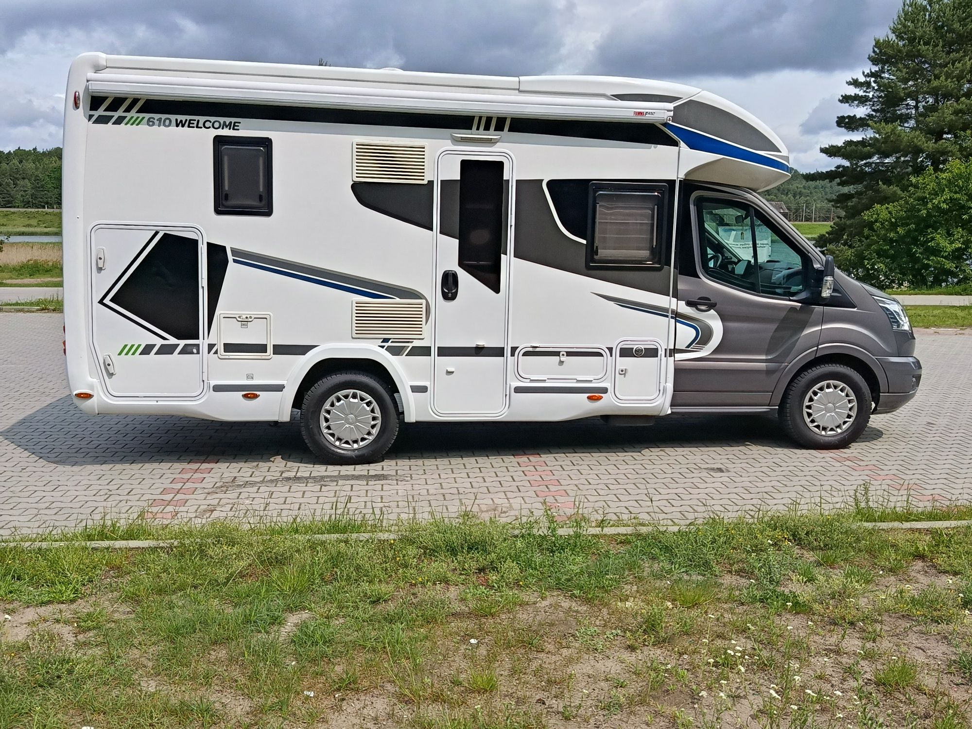 Elegancki Kamper chausson