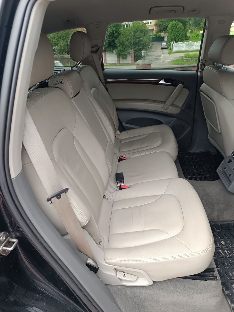 Свіжа Audi Q 7.    3.0TDI