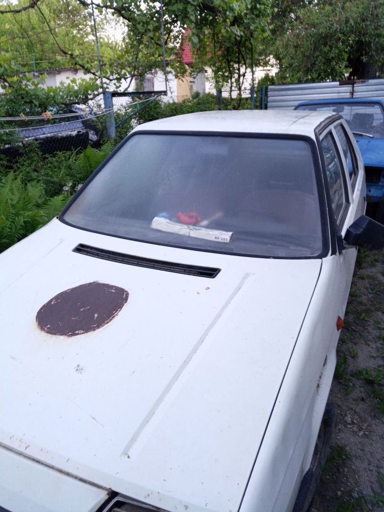 Продам автомобіль Шкода Фаворит синього кольору