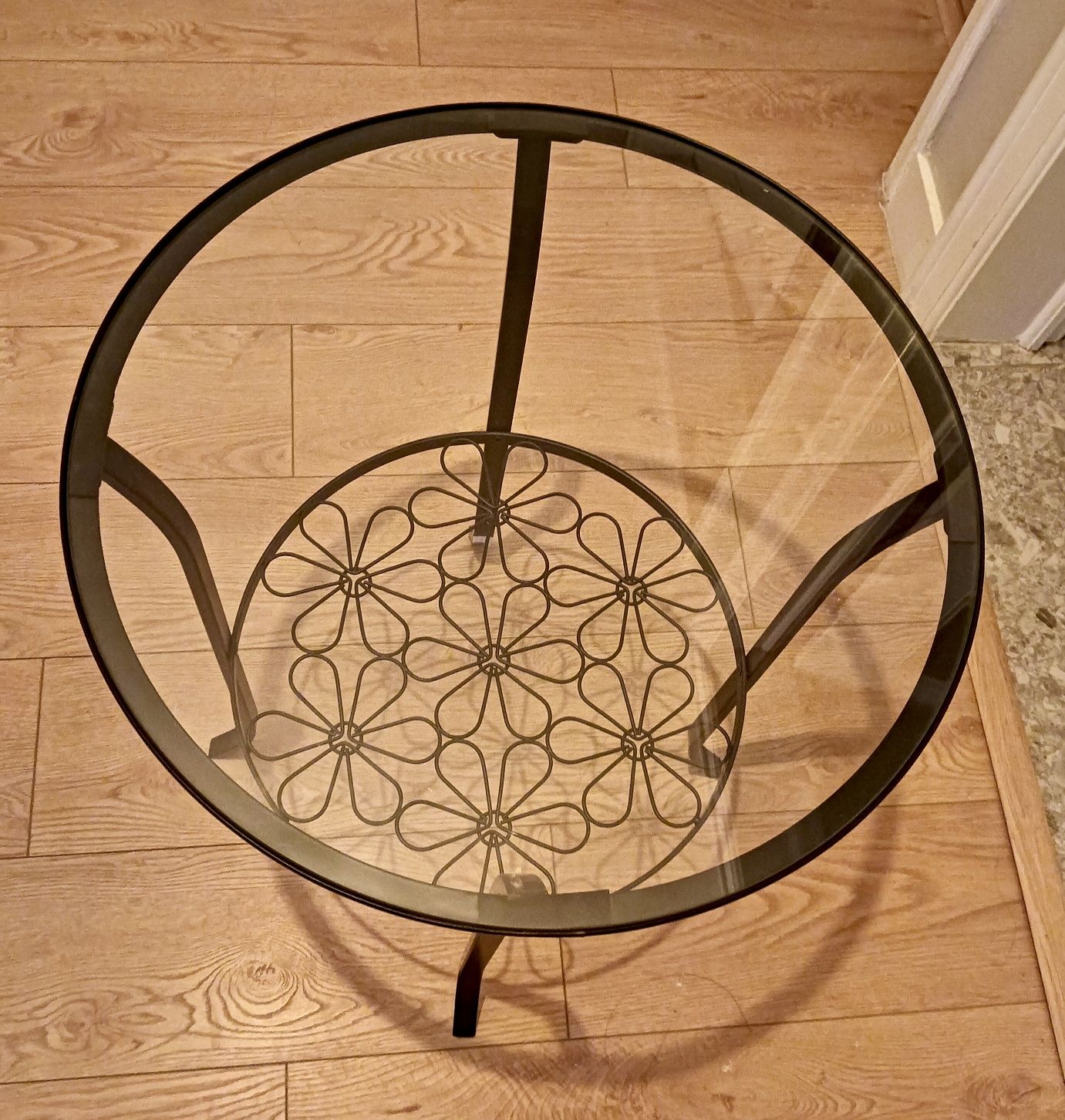 Mesa em forja e vidrio