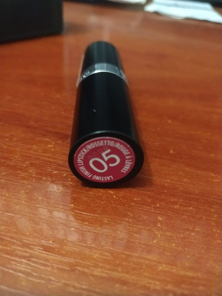 Помада Rimmel Lasting Finish