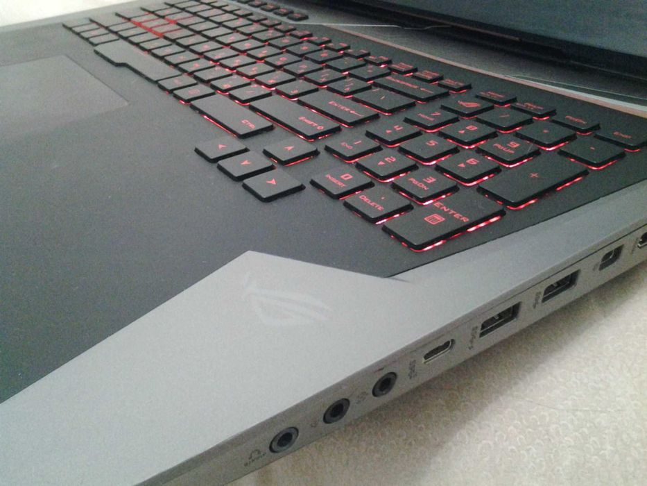 Ноутбук Asus Core i7, память 48 ГБ, video 8 гб, экран 17,3 Full HD