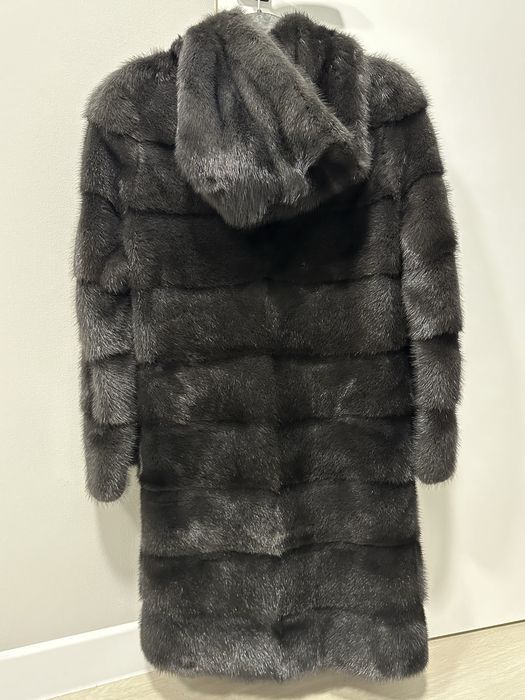 Норкова шуба з капюшоном
