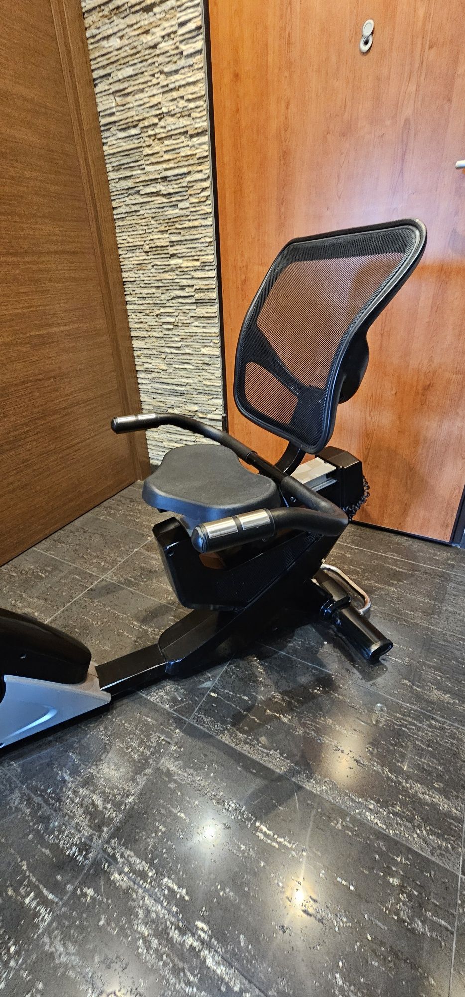 Rower leżący elektryczno-magnetyczny HS-070L Helix srebrny
Reviews
5 o