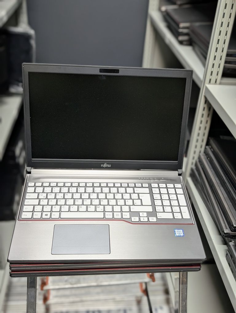 Ноутбук Fujitsu LIFEBOOK E756 - Надійний бізнес-партнер є 300 шт