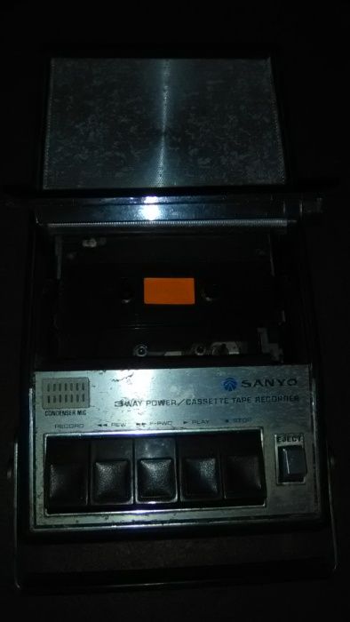 Leitor Gravador de K7 portátil Sanyo Vintage