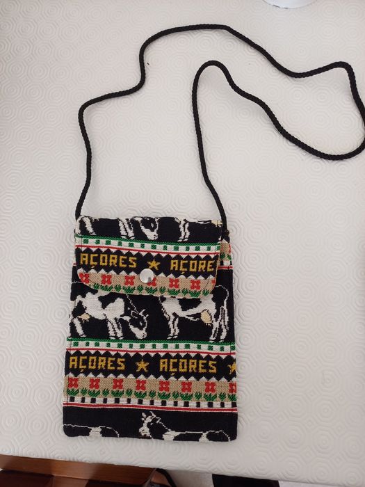 Mala de pano vinda dos Açores.  Artigo autêntico e rigorosamente novo.