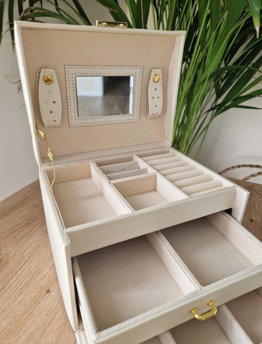 Kuferek na biżuterię luksusowy beżowy nowy na prezent