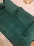 Welurowa butelkowa sofa