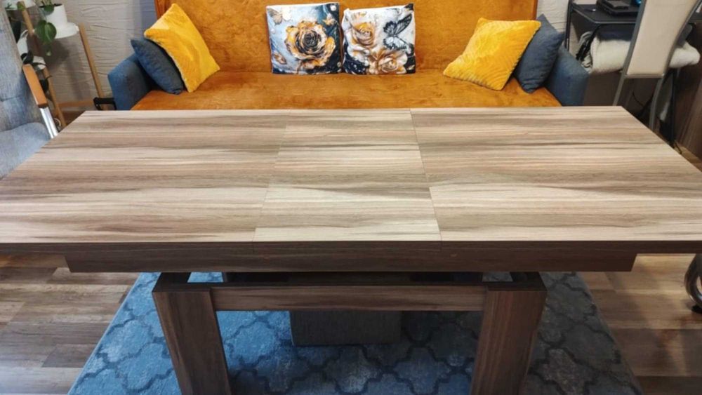 Stół rozkładany, regulowana wysokość, solidny i funkcjonalny