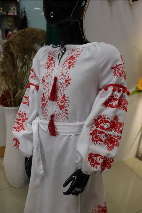 Дитячі моделі вишиванок -суконь на вік 8-10 років