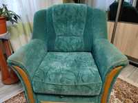 Кресло раскладное б/у, в хорошем состоянии, велюр, цвет изумруд