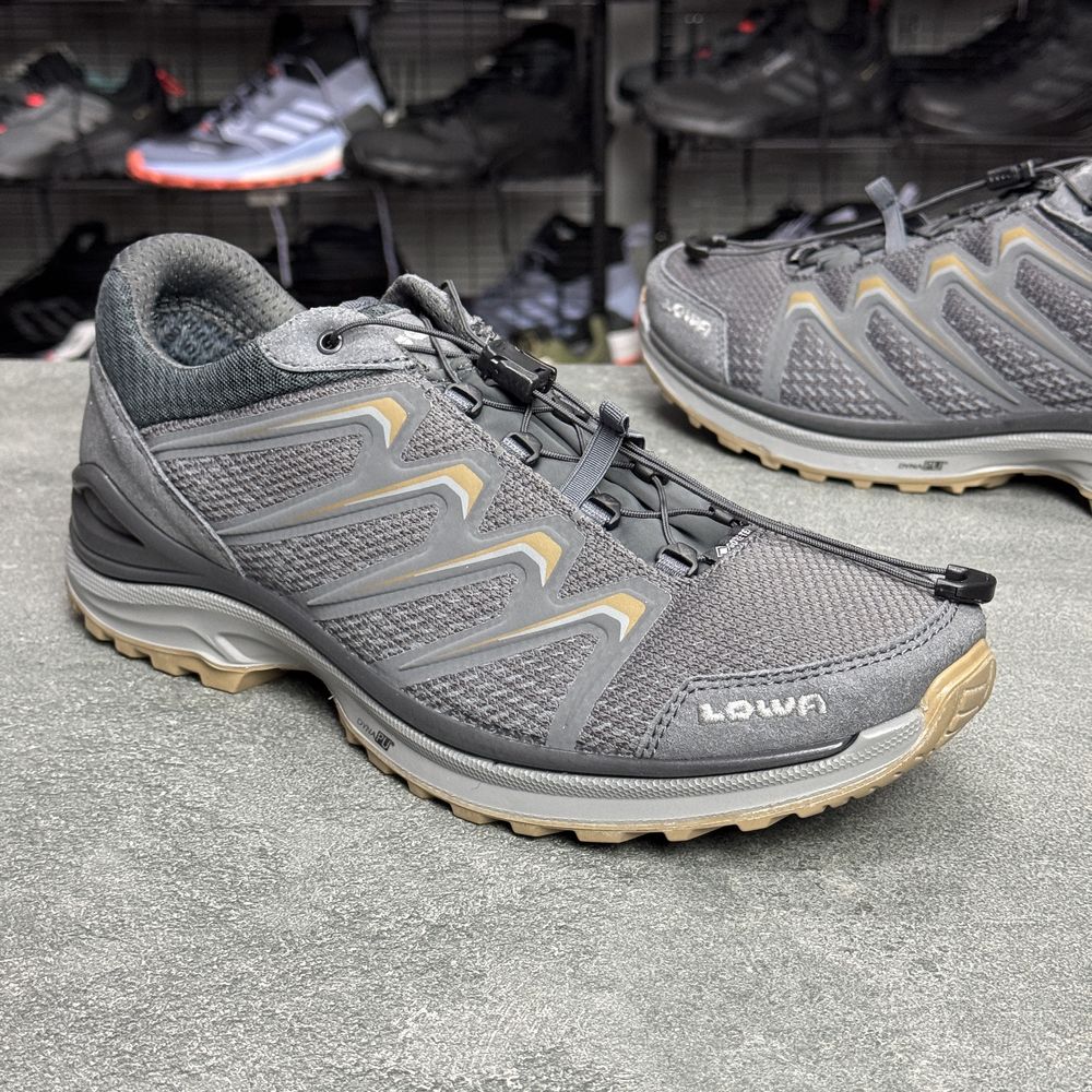 ОРИГІНАЛ 100% Кросівки LOWA Gore tex /44 р