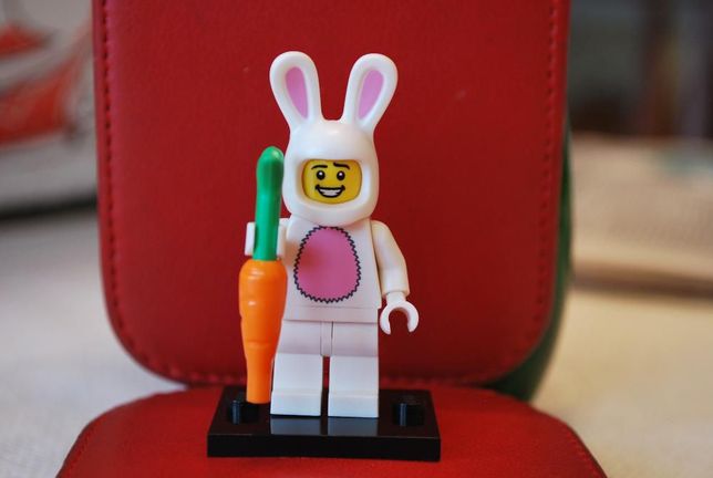 минифигурка Lego "Мальчик в костюме зайца" (Bunny Suit Guy)