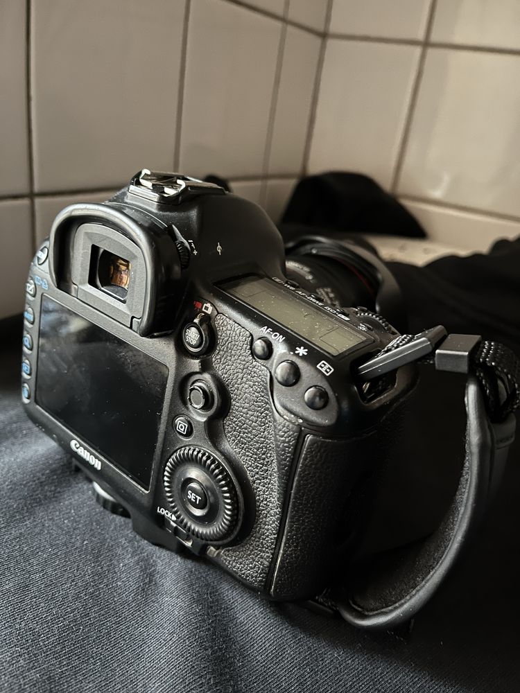 Продам фотокамеру Canon 5d mark 3 (III)