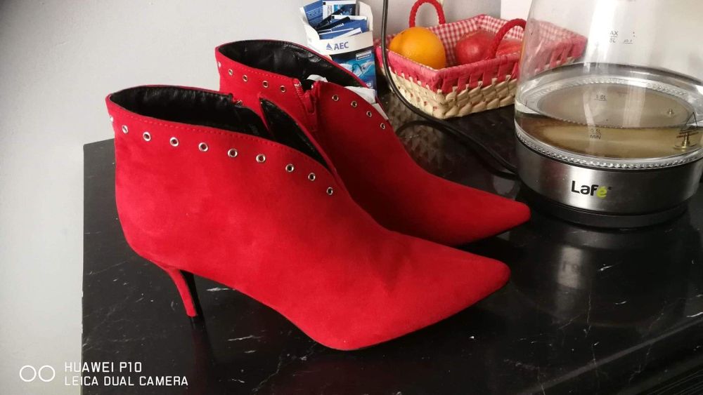 Czerwone botki zamszowe