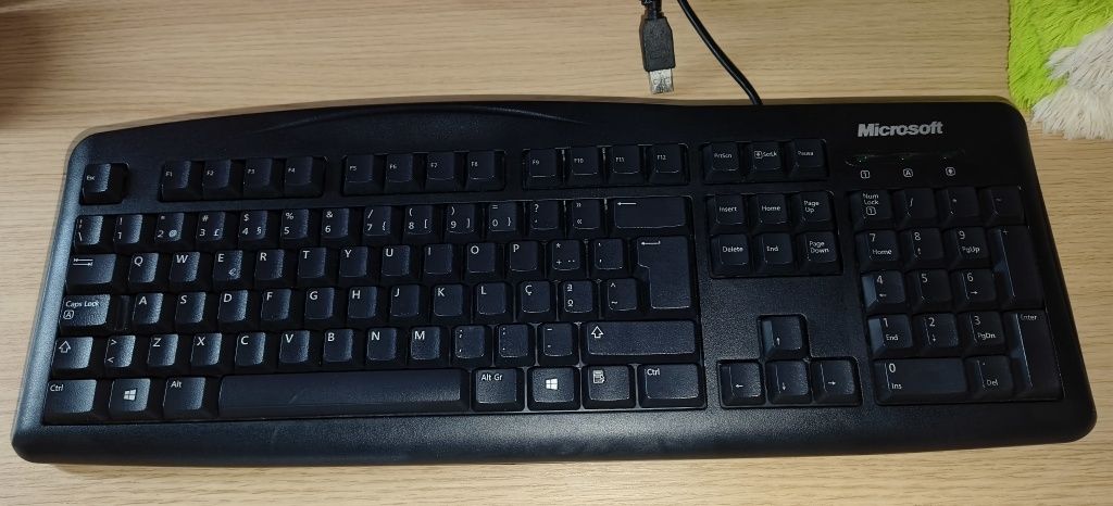Telcado Microsoft wired keyboard 200