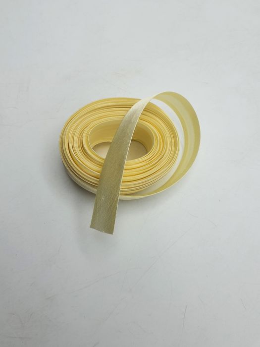 Lamówka zaprasowana atłas kupon 10 m.x 15 mm.ecru