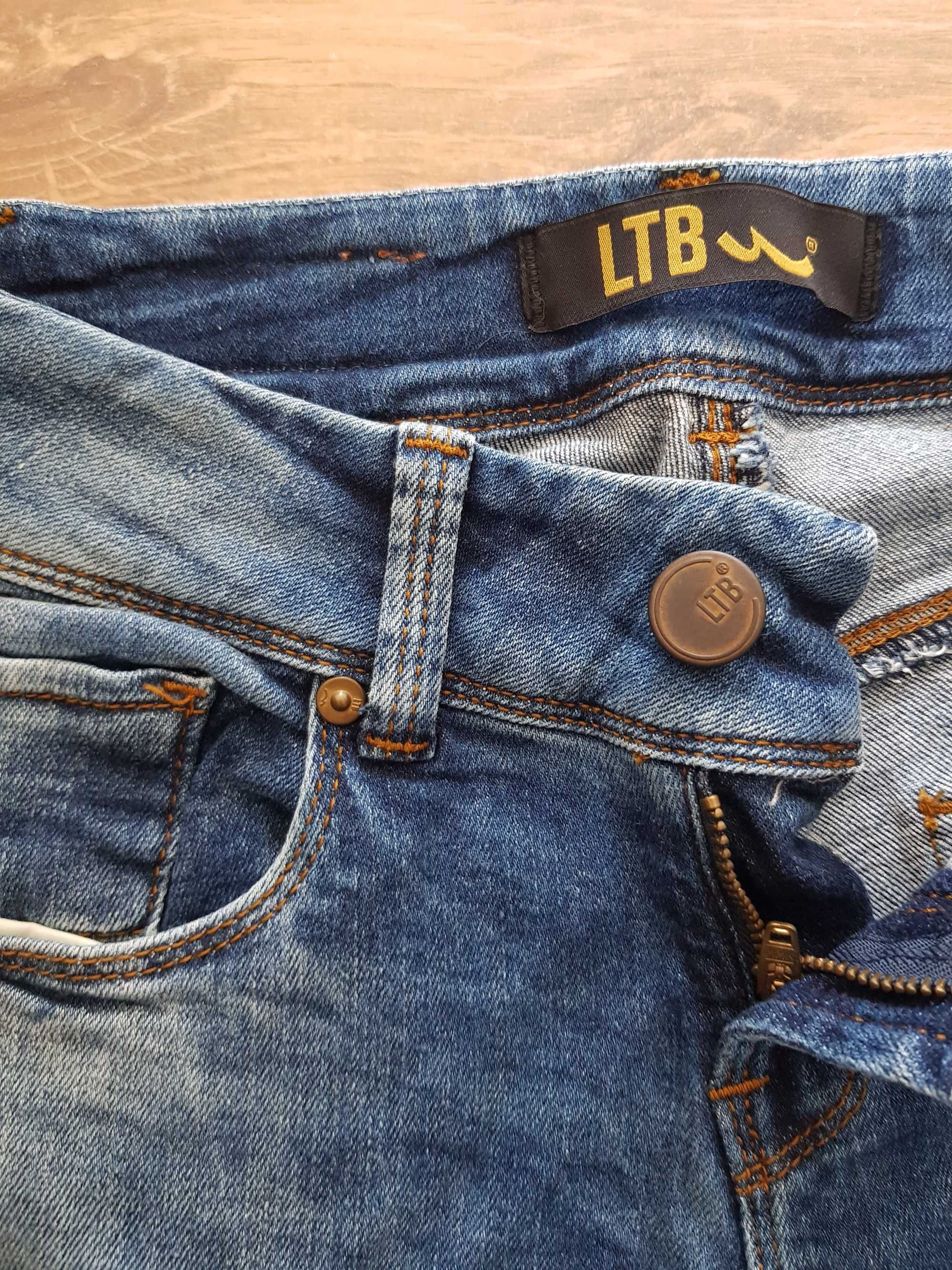 Завужені джинси LTB