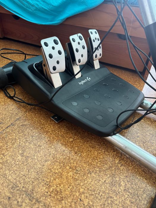 Conjunto Logitech Gamer – Volante, Pedais e Shifter