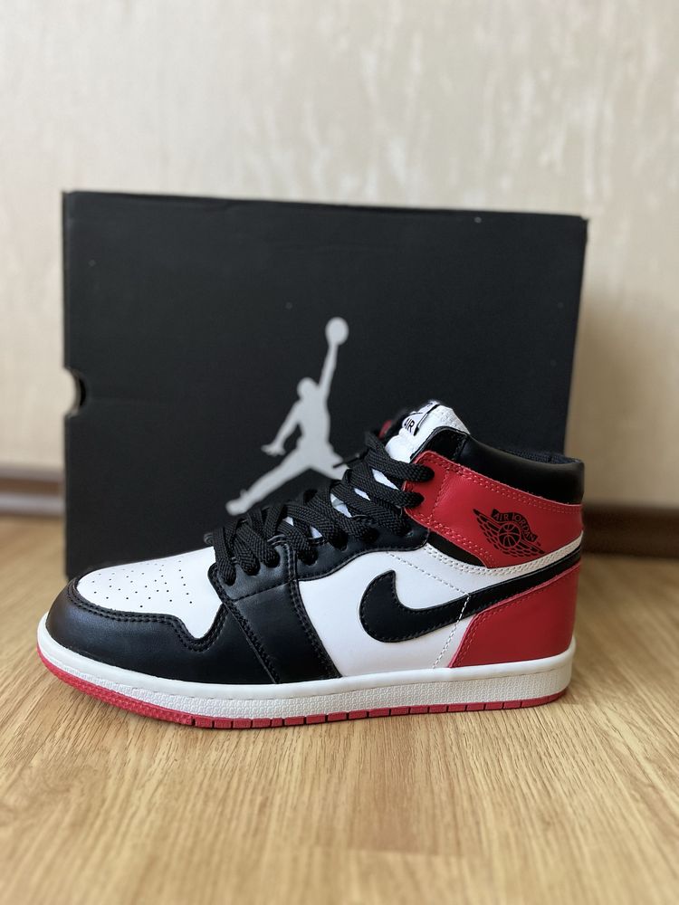 Кросівки Nike Air Jordan 1 Retro High Red Black