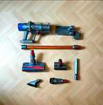Dyson V10 – Odkurzacz bezprzewodowy, komplet, sprawny