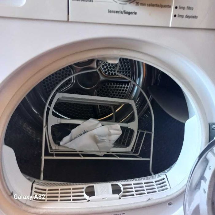 Máquina de secar roupa Siemens modelo IQ 500 (WT46E3F3EE/24)