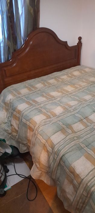 Cama casal como nova com colchão