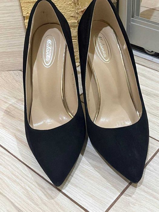 Чорні туфлі лодочки