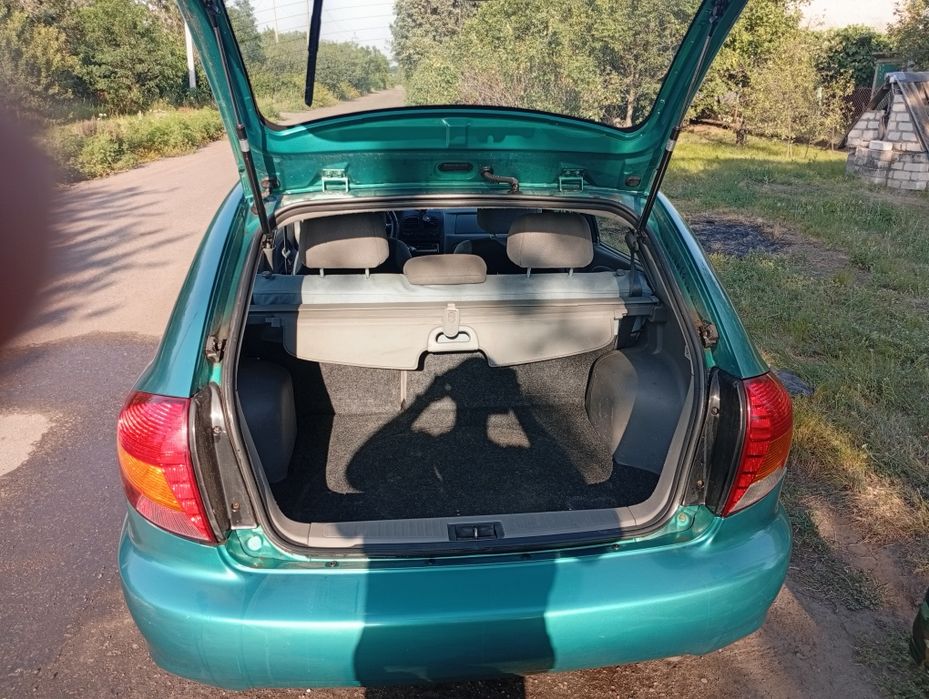 Продам економне авто Kia Rio 1.3 бензин 2000 року