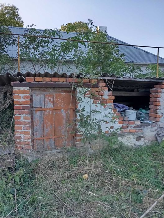 Продам участок з хатою