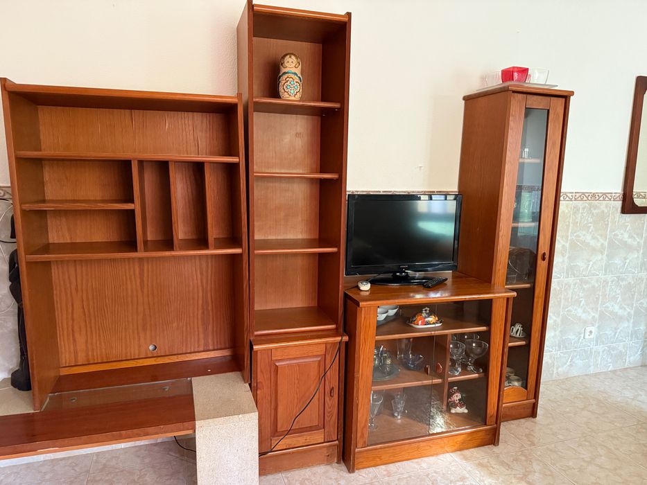 Móvel de sala com vitrine