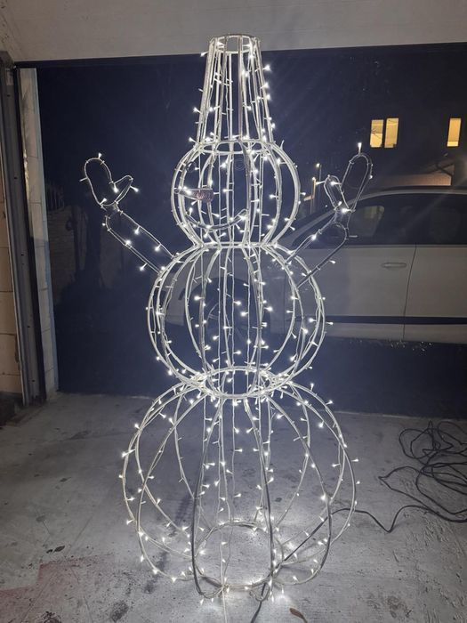 Шикарний дворовий (можна і для дому) сніговик з гирляндою 2м