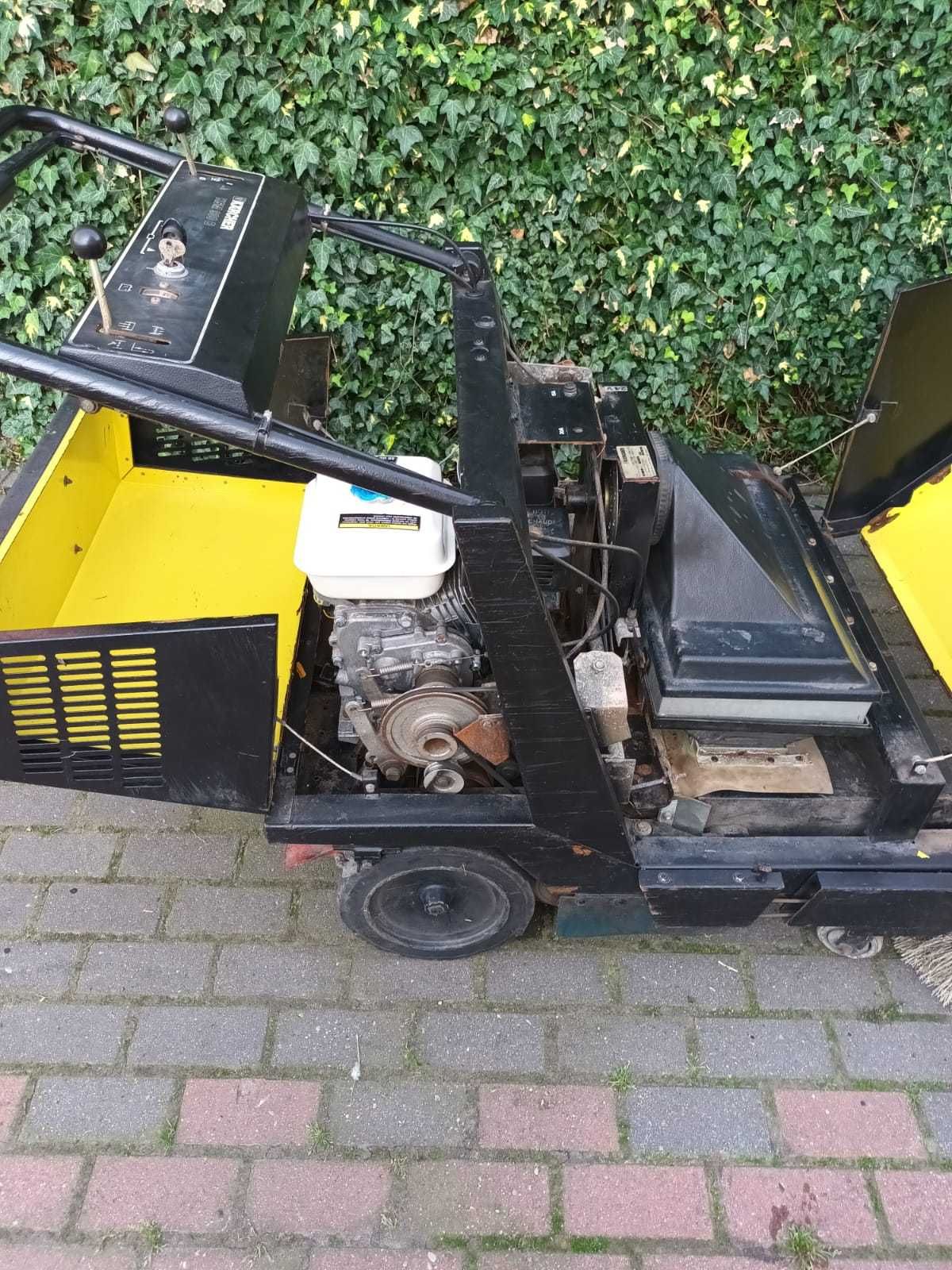 Zamiatarka spalinowa Karcher KSM900