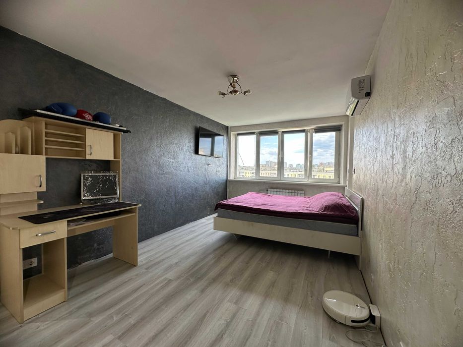 Малишка, 37 До метро 3 хвилини пішки Готівка або безготівковий розрах.