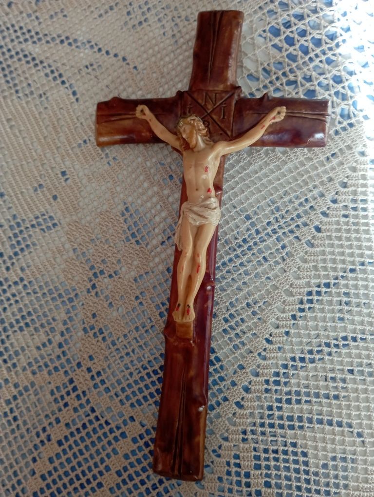 Crucifixos em madeira