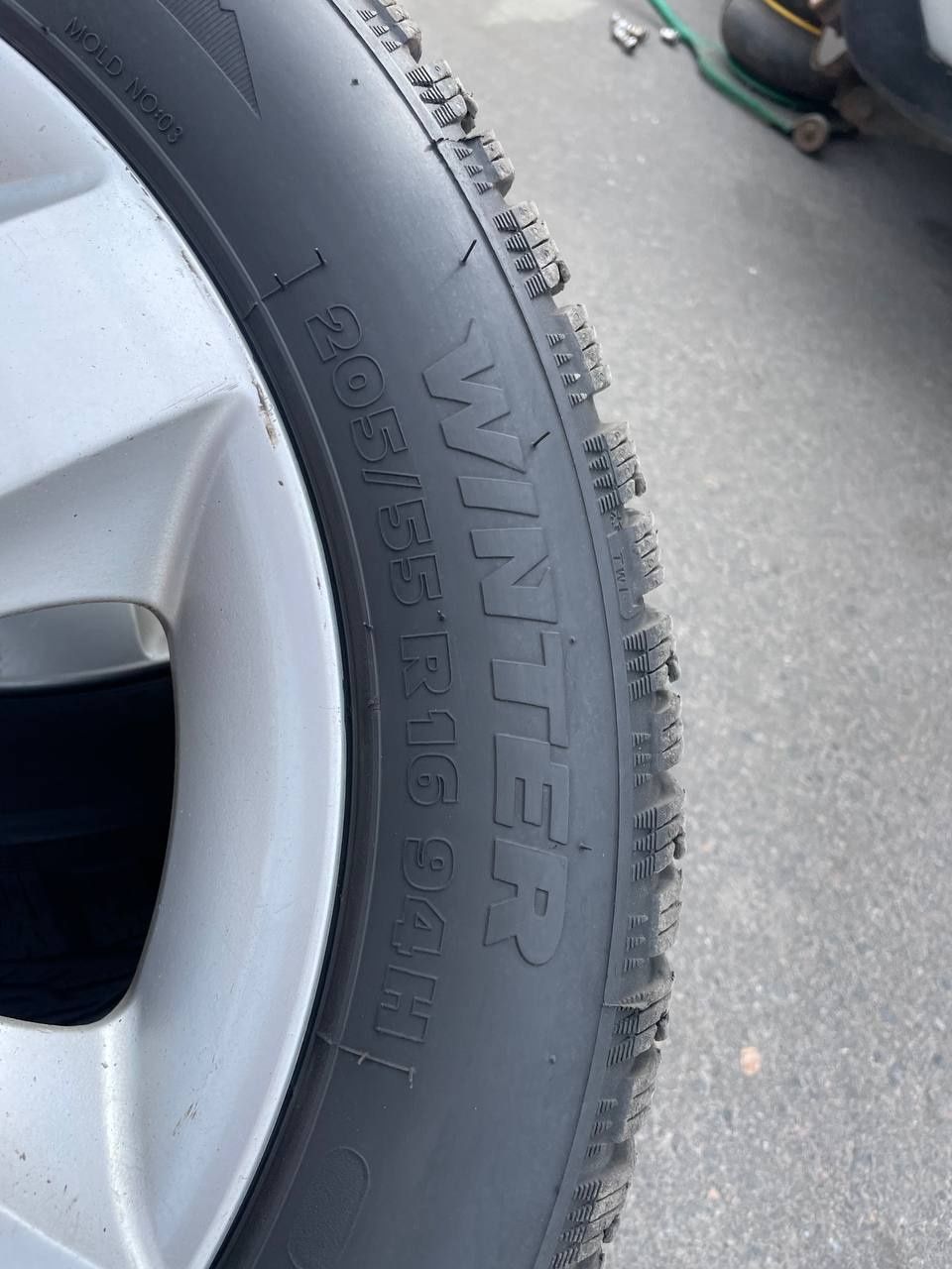 205/55/R16 Taurus,зимняя резина оригинальных дисках Kia в отличном сос