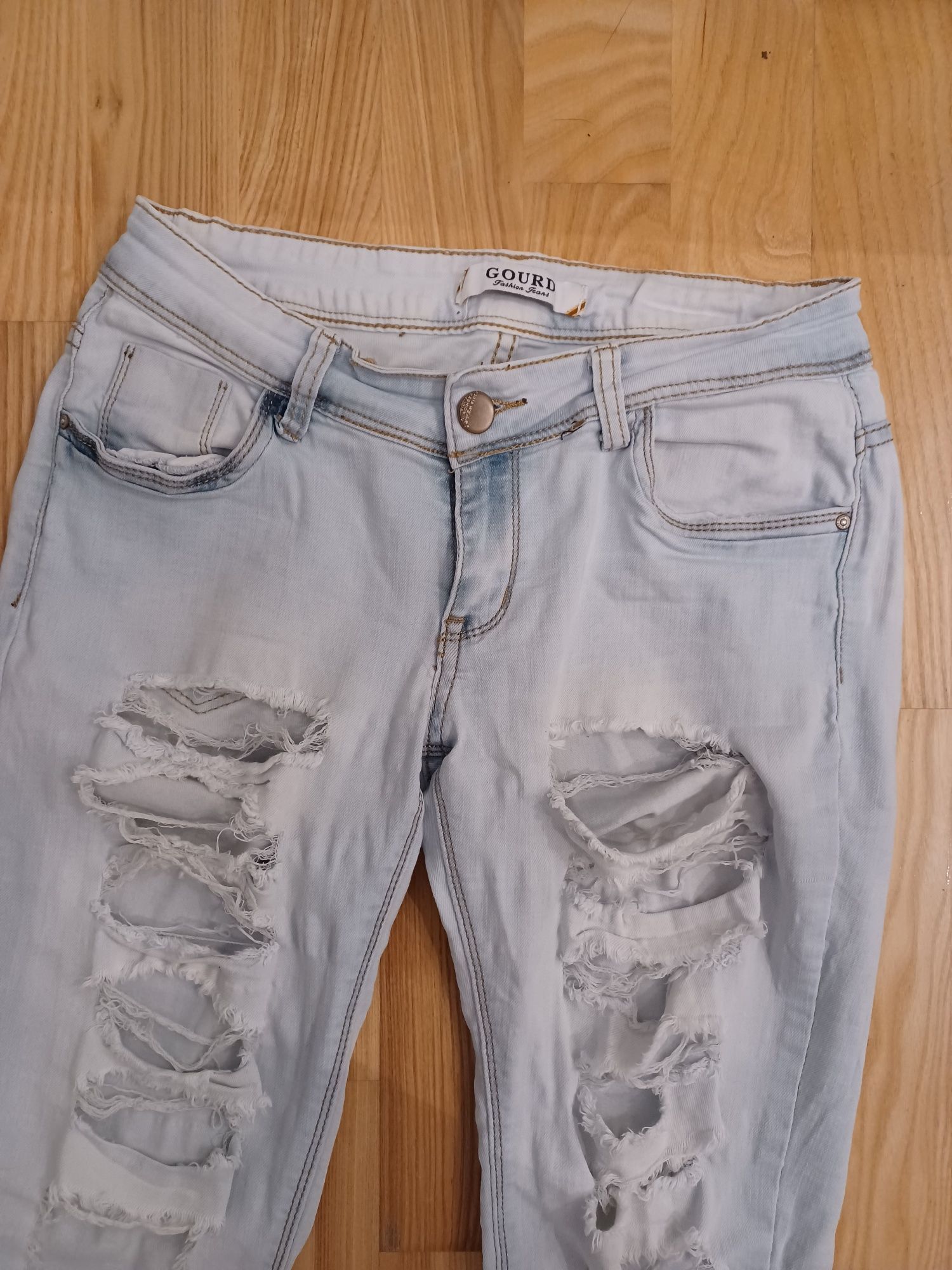 Spodnie jeansowe z dziurami r 28 (małe L)