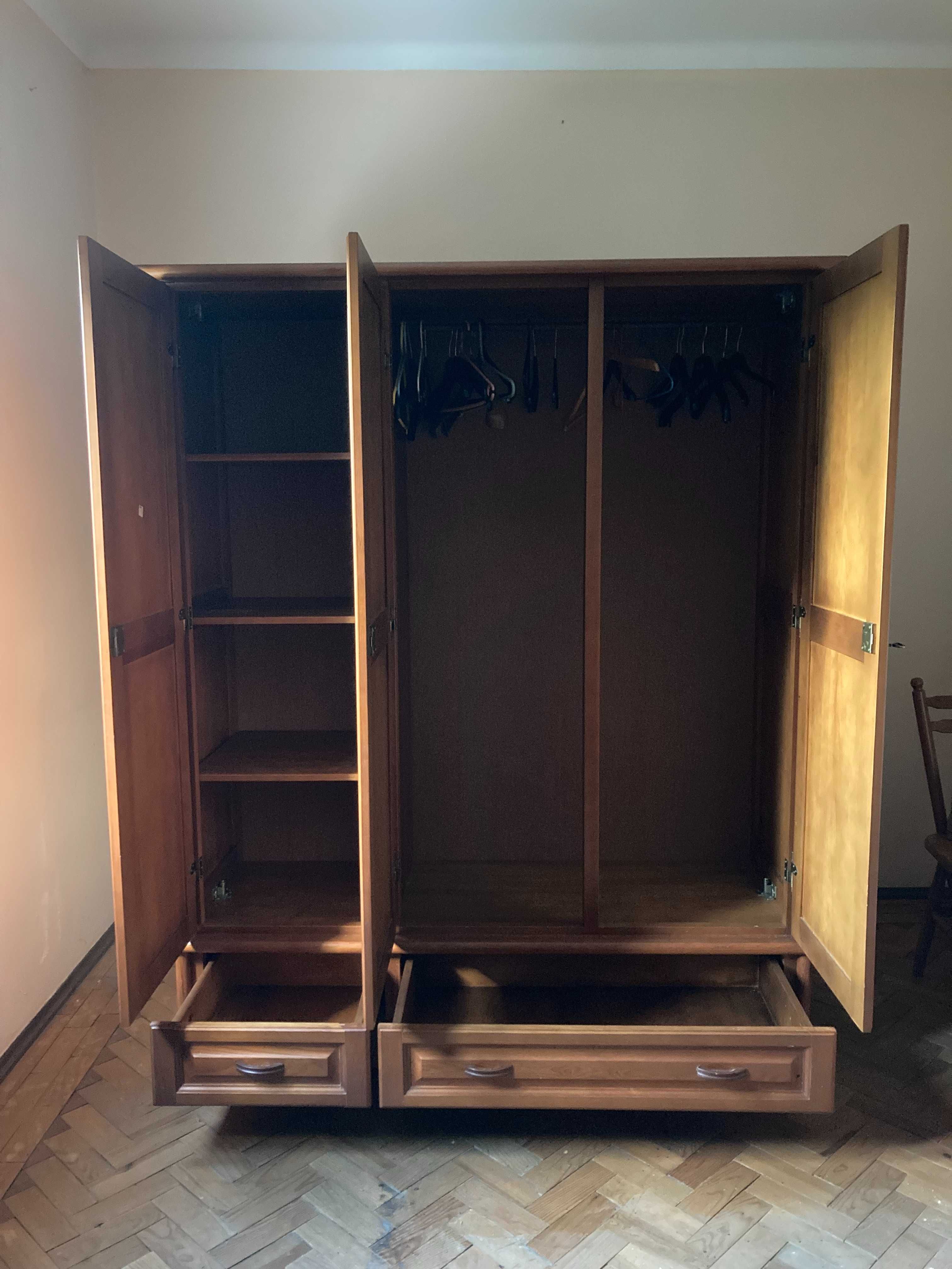 Quarto casal + mesa cabeceira + camiseiro e roupeiro