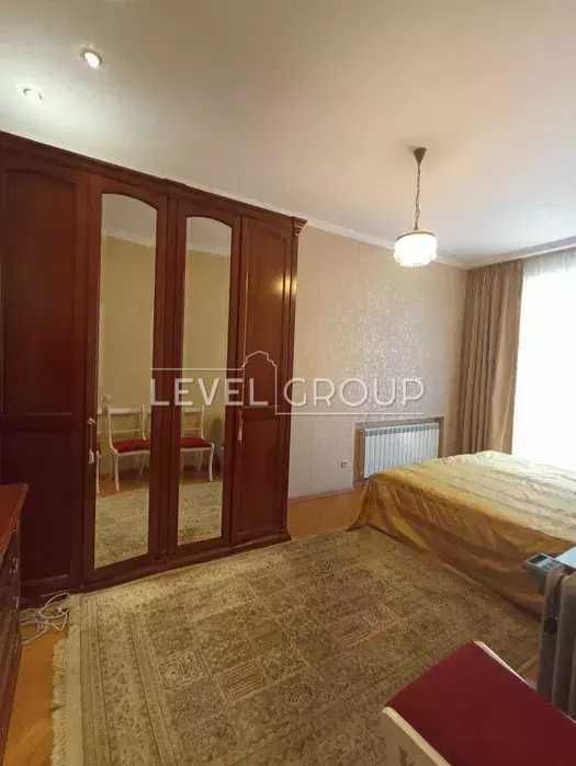 3 кім сталінка на Печерську вул Князів Острозьких (Московська) 37/2