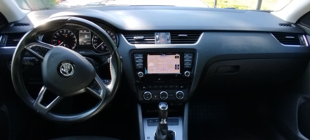 Skoda octavia live  2.0tdi DSG Serwis bezwypadek stan idealny
