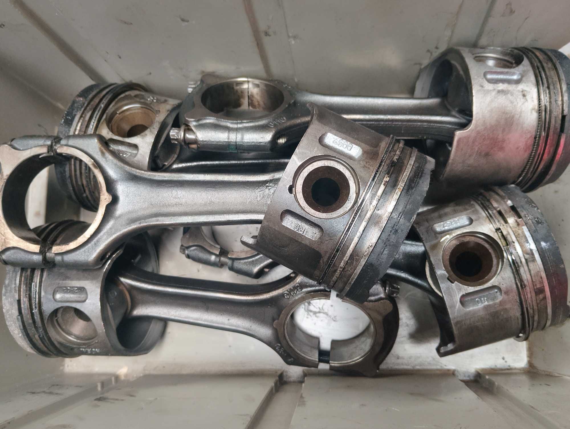 Bloco e pistoes Mercedes Vito W638 112CDI 2.2 (638.094)